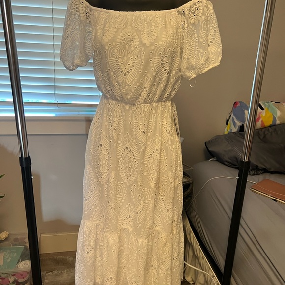 NWT Express off shoulder eyelet dress - Picture 5 of 7